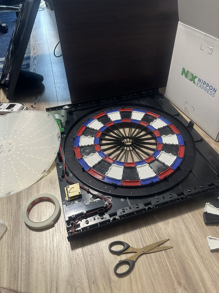 haru_iga's tweet image. ボード静音化に向けて改造中

両面テープ貼り終わったら
パテ詰め込むぞー

 #ダーツボード
 #200s