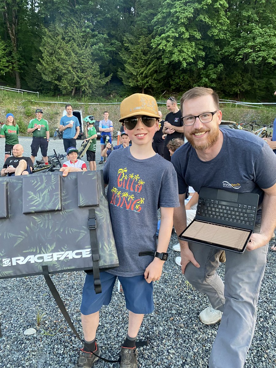 GlenridgeAcres's tweet photo. ๐ฃ @Foxracing brought some awesome prizes last night to support our Thursday Throwdown series! ๐๐ฅ
๐น Race Face tailgate pads
๐น RaceFace Turbine wheel set (Congratulations, Urs Bleuler!)
๐น RaceFace Era carbon cranks (Congratulations, Samara Gorby!)
#FoxCanada #RaceFace https://t.co/0TmO2CXNEj