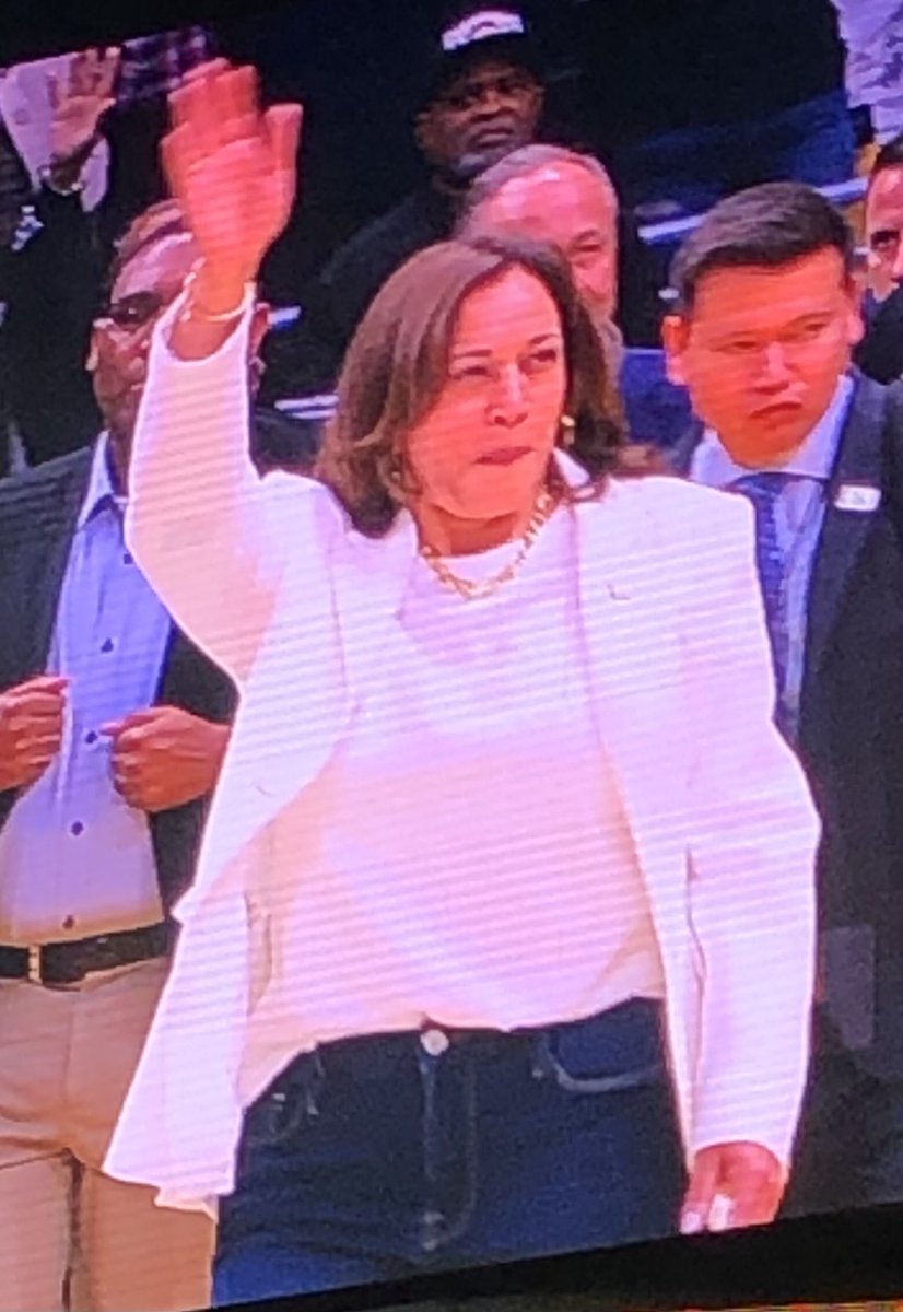 Wow, a MAJOR figure in the house for Brittney Griner’s first game back: the @VP!!!! *The* Kamala Harris waves to crowd here in LA.