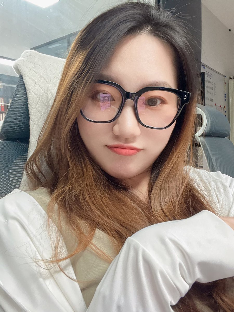 R2r9V's tweet photo. 可以在工位上操翻我嘛～ #射屏 #强奸 #轮奸 #颜射 #反差婊 #母狗 #骚货 #淫荡 #骚逼 #羞辱 #内射 #自慰 #学生婊 #做爱 #母猪 #意淫 #眼镜母狗 #精盆 #肉便器 https://t.co/gl31YOqD4M