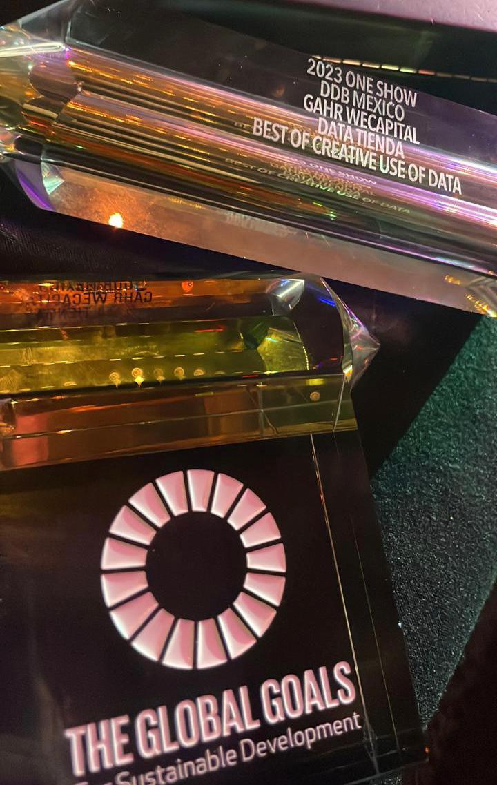 DDBMexico's tweet photo. ¡The One of the One! 🔥 DDB México gana 2 Grand Pencil, el máximo reconocimiento de creatividad global en The One Show con Data Tienda.
#OSAwards #OneShow50 #TheOneClubforCreativity https://t.co/uvy6wnfw67