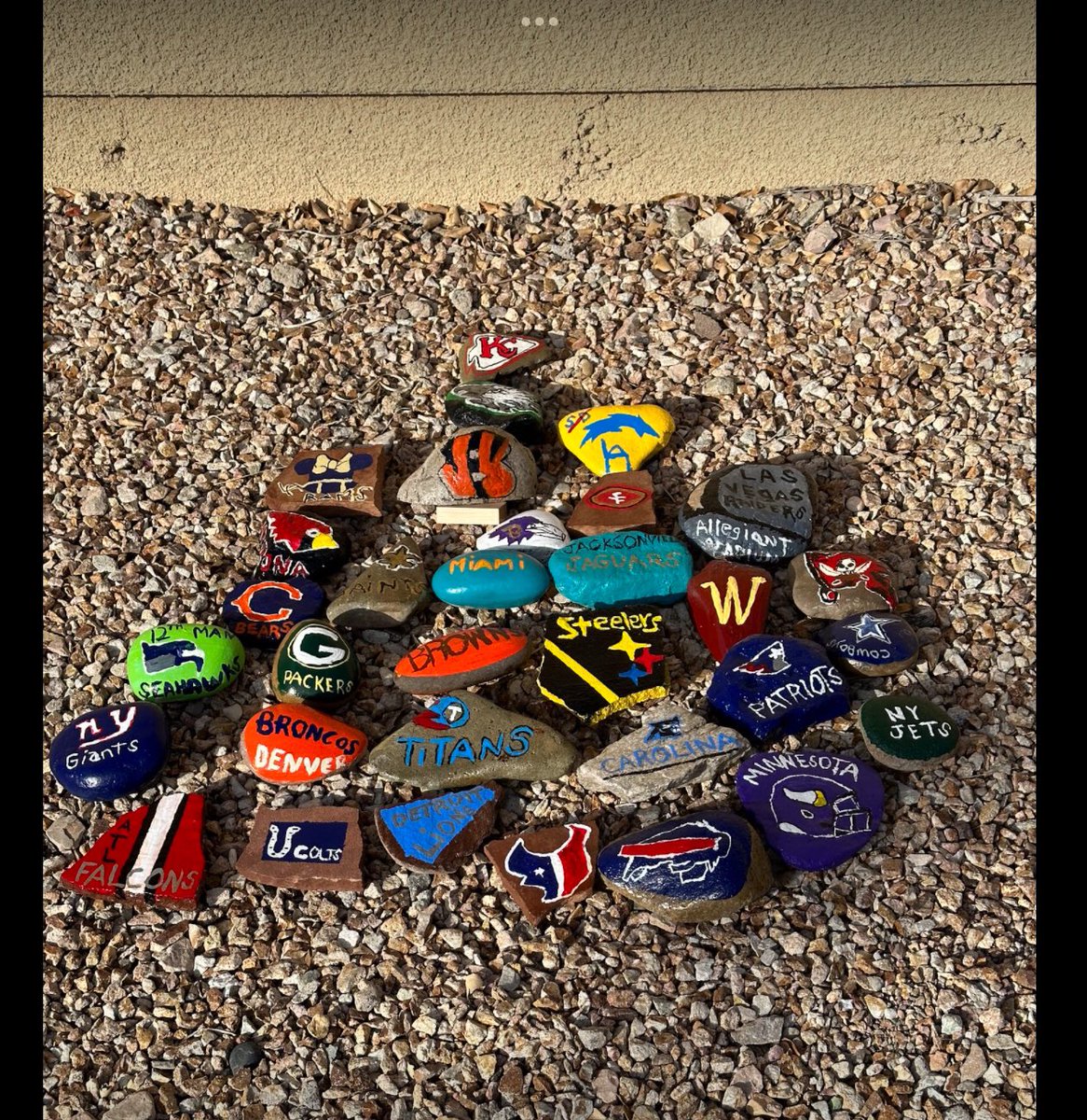 MikeMcCann444mc's tweet photo. My nfl rock garden who’s on to this year https://t.co/W0wltHbIAD