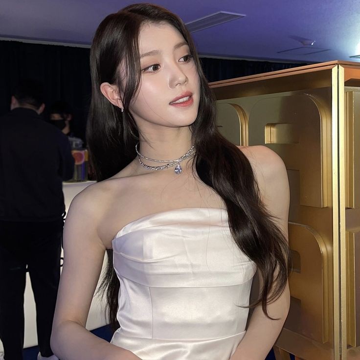 starfess's tweet photo. -hey idol dari China tuh kok pada cakep-cakep banget.. coba drop foto cewe/cowo china kalian yg  cantik" dan ganteng" banget itukalo buat sender ini: https://t.co/4rK1WG9bEO