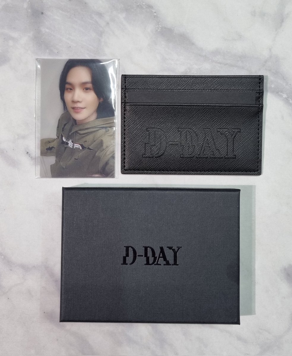 jakimservice's tweet image. BTS SUGA AGUSTD DDAY 
card holder
opened for checking only
poca is sealed
방탄 슈가 어거스트디 디데이 카드 홀더
하자체크위해 오픈
포카 미개봉

#jakimservice_onhand #jakimservice
#bts #koreanaddress #boxconsol #kpopmerchsupplier #offlinebuying #addressrental #purchaseassistance