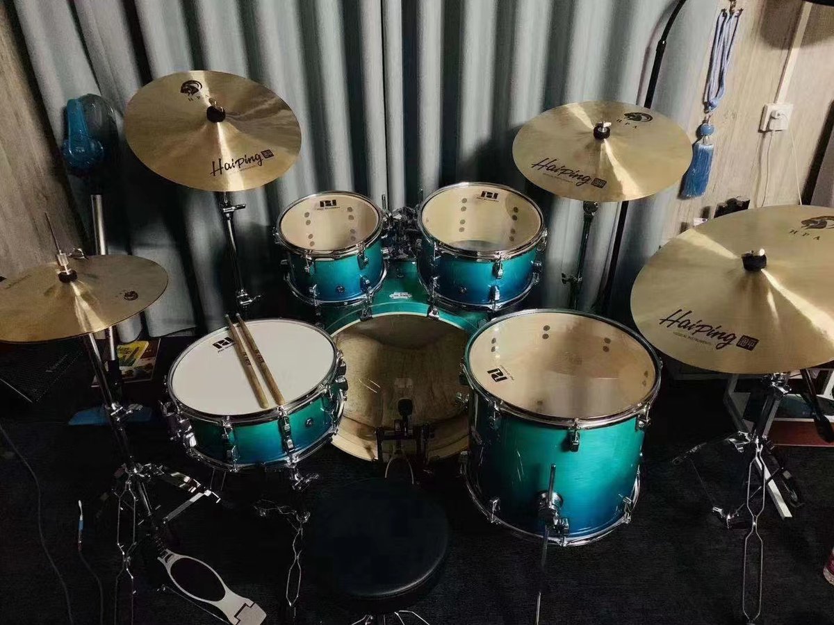 HaipingCymbals's tweet photo. 架子鼓很喜欢的配色系​#haipingcymbals #drumkit #jazzdrums #drummer #percussion #musicfestival #wuhancymbals #madeinchina #livehouse #livemusic #band #海平镲片 #海平乐器 #打击乐 https://t.co/YTsGWHq25D