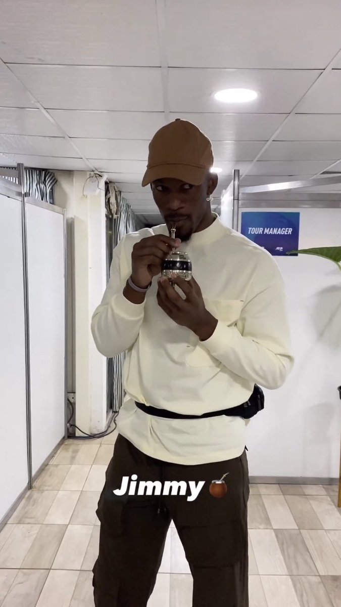 6toHombreLATAM's tweet photo. Michael Jordan secret stuff / Jimmy Butler secret stuff https://t.co/4LydqGcjo4