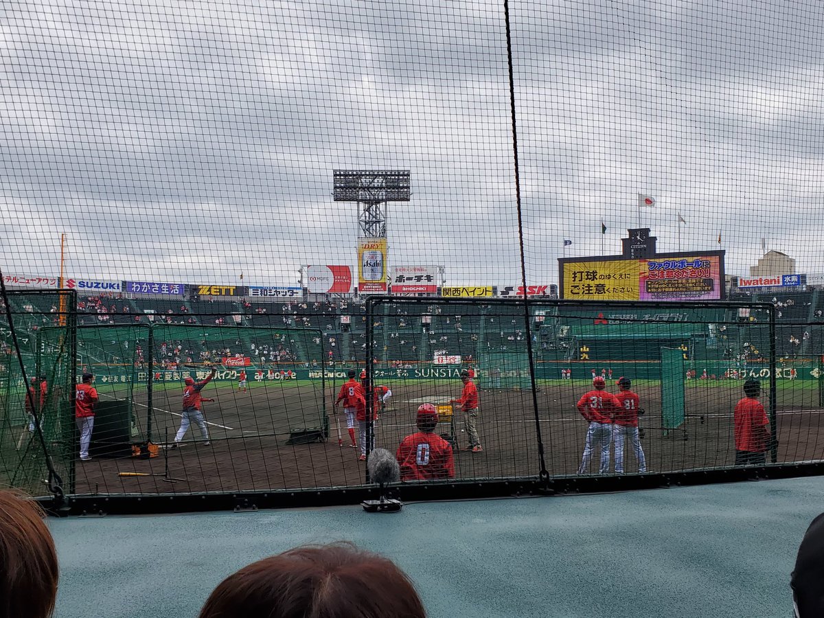 hamuttyo's tweet photo. 甲子園来てます。
試合前なので、いまだけは大谷を阪神ファンと仲良く応援しています https://t.co/llFHwbdlcL