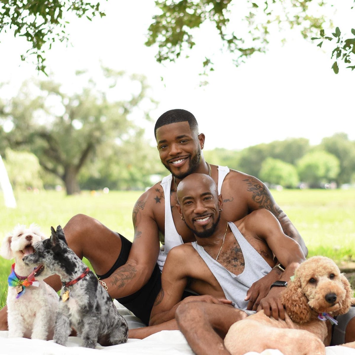 reb3lboytroy's tweet image. A family!