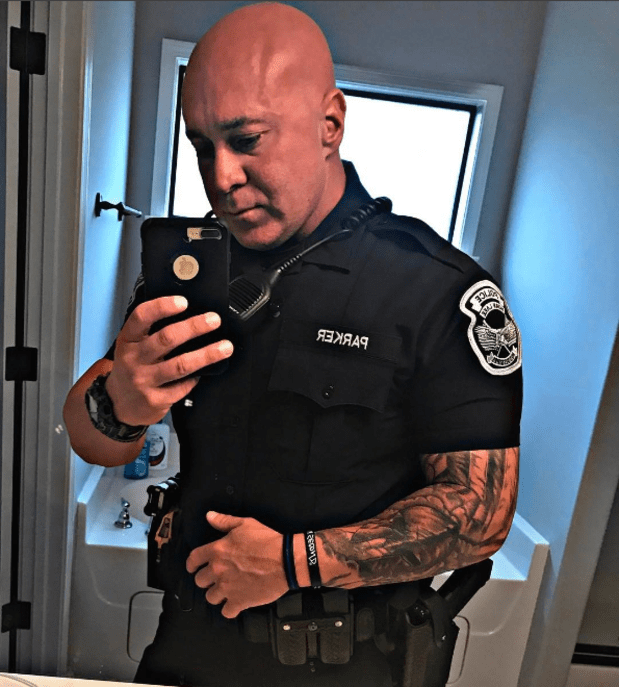 AmyaM21733366's tweet photo. アメリカの警察官のtattoo制度の関しての記事を書いています。お楽しみに。写真はネットで検索したものなので知らない人。#タトゥー #警察官 #刺青 #アメリカ生活 #文化の違い #刺青お断り#タトゥーお断り #記事 #警察 https://t.co/dX681c1Dt6