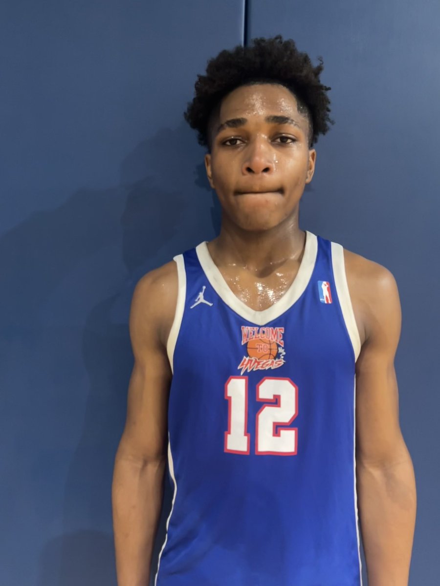 Jaylen Singleton C/o 2026 CG leading scorer in the win over Fam elite 2026 Gold with 13 points &amp; the game winner 

Explosive, aggressive + shifty great in transition gets down hill at ease &amp; hits big shots