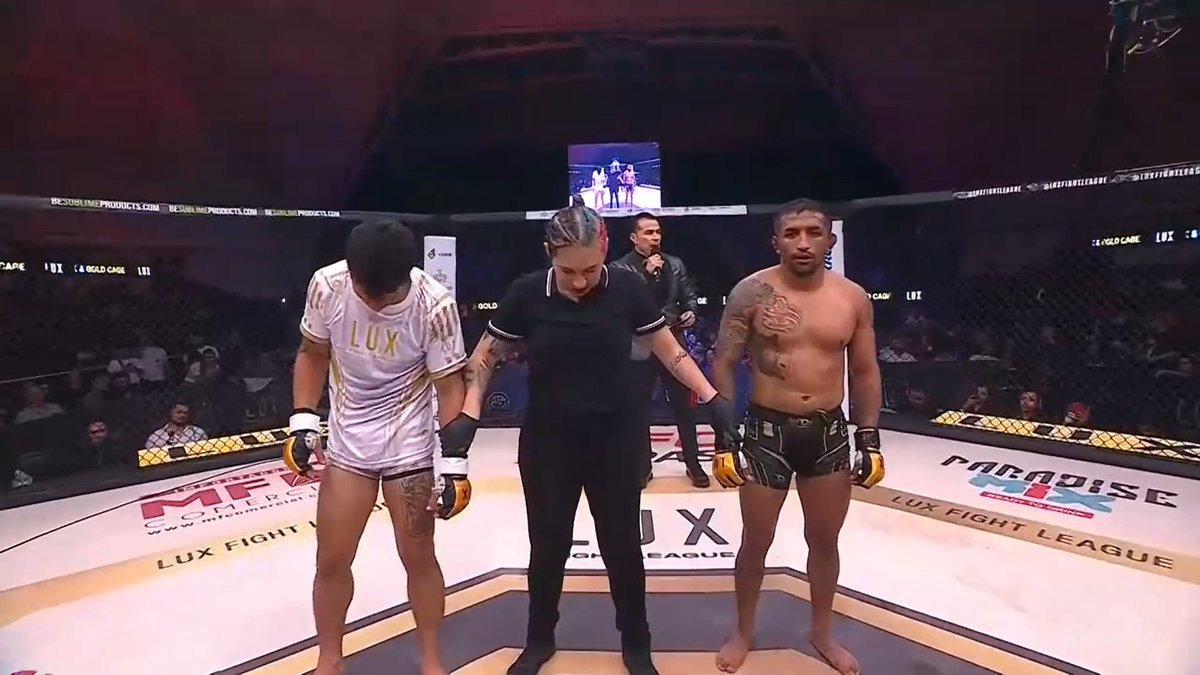 MMAArgento's tweet photo. Luis Solorzano se lleva la victoria en el primer combate estelar de la noche.
Un combate mas y se viene 🇦🇷🇦🇷
#LUX032 https://t.co/aLXjWne8yt