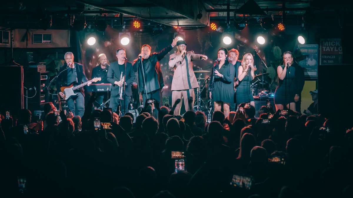 russellcrowe's tweet photo. Last Night, History made at The Bridge Hotel, Rozelle. @RZA from @WuTangClan on stage at The Indoor Garden Party. @IGPmusic @LoriTheVoice 

Tickets available for The Manning Bar, June 10, with special guest 
Marcia Hines ! https://t.co/VeGwQgJiQ3