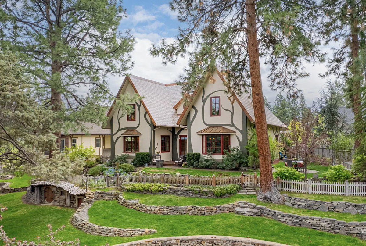 Steven Dennis on Twitter "Showstopper tonight is a hobbity house and