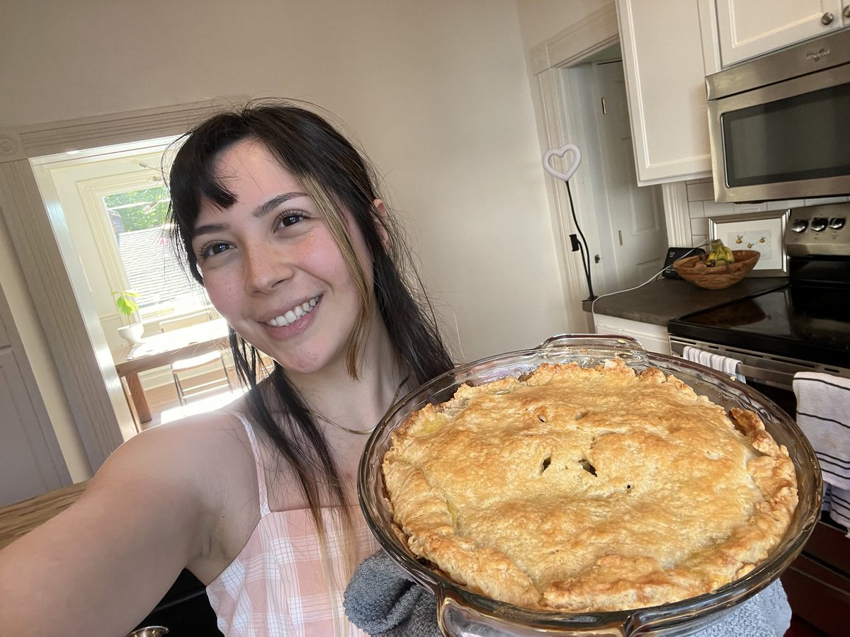 TODAY WE MADE APPLE PIEEE