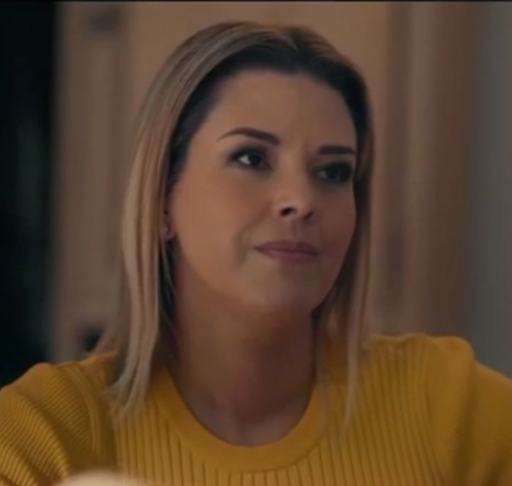 valworlds's tweet photo. Ale convenciendo a Chuy 🥺 sus caritas lo son todooo 💛🌗
#JuegoDeMentiras #aliciamachado #pepegamez #alechuy https://t.co/pEWnB1QEiB
