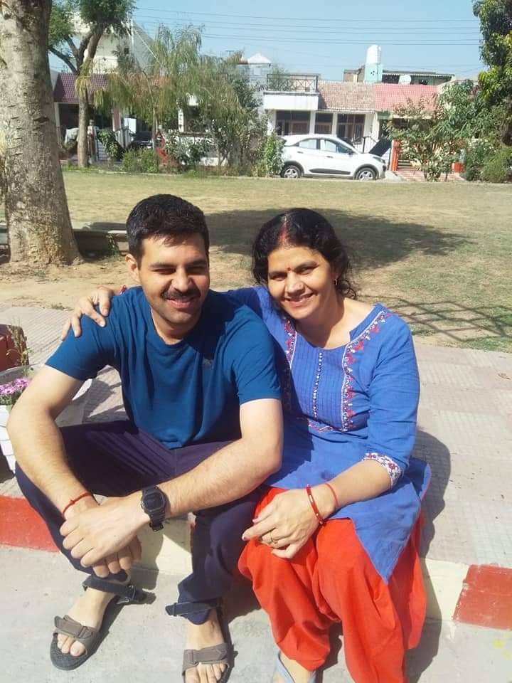 Smt Satya Choudhary along with her only son in their happier times.
Today she completed  2 year sans her son

SQUADRON LEADER ABHINAV CHOUDHARY
23 SQUADRON  #IndianAirforce

who was immortalized in MiG-21 Bison crash in 2021.

#FreedomisnotFree few pay #CostofWar.