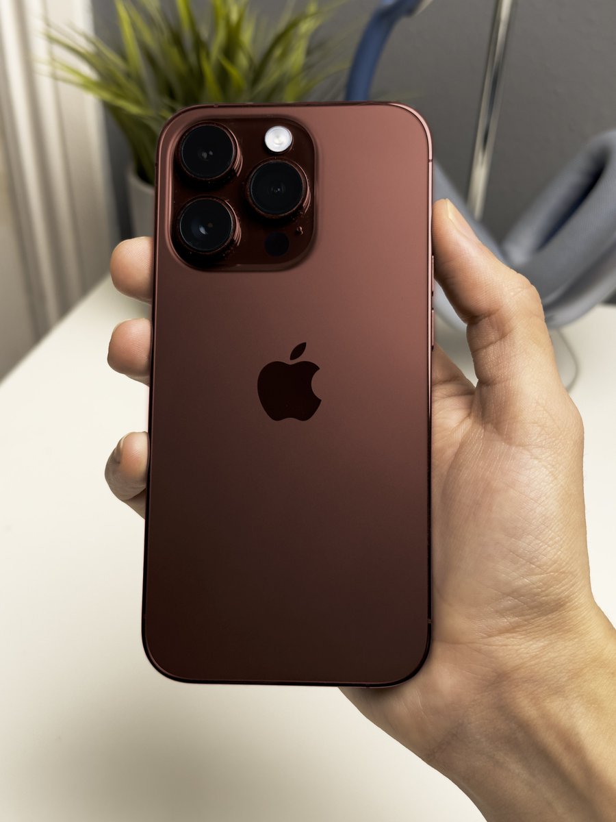 theapplehub's tweet photo. Would you buy a red iPhone 15 Pro? https://t.co/bRtMUQ130E
