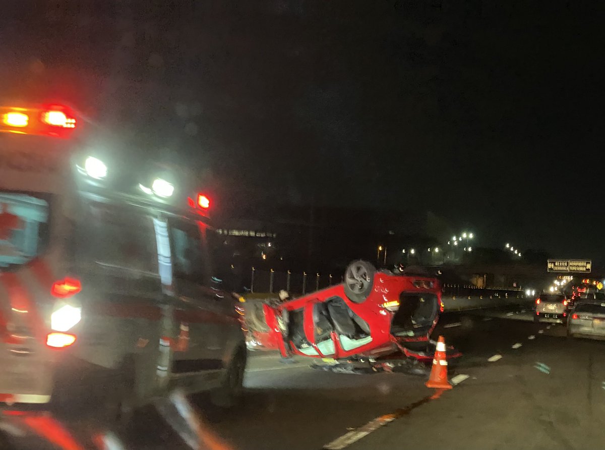 Jessrv12's tweet photo. Fuerte accidente en la Autopista Alpuyeca -Cuernavaca a la altura del Tec de Monterrey @LineaCaliente @MrElDiablo8 #Morelos https://t.co/FitgL5Dj4d