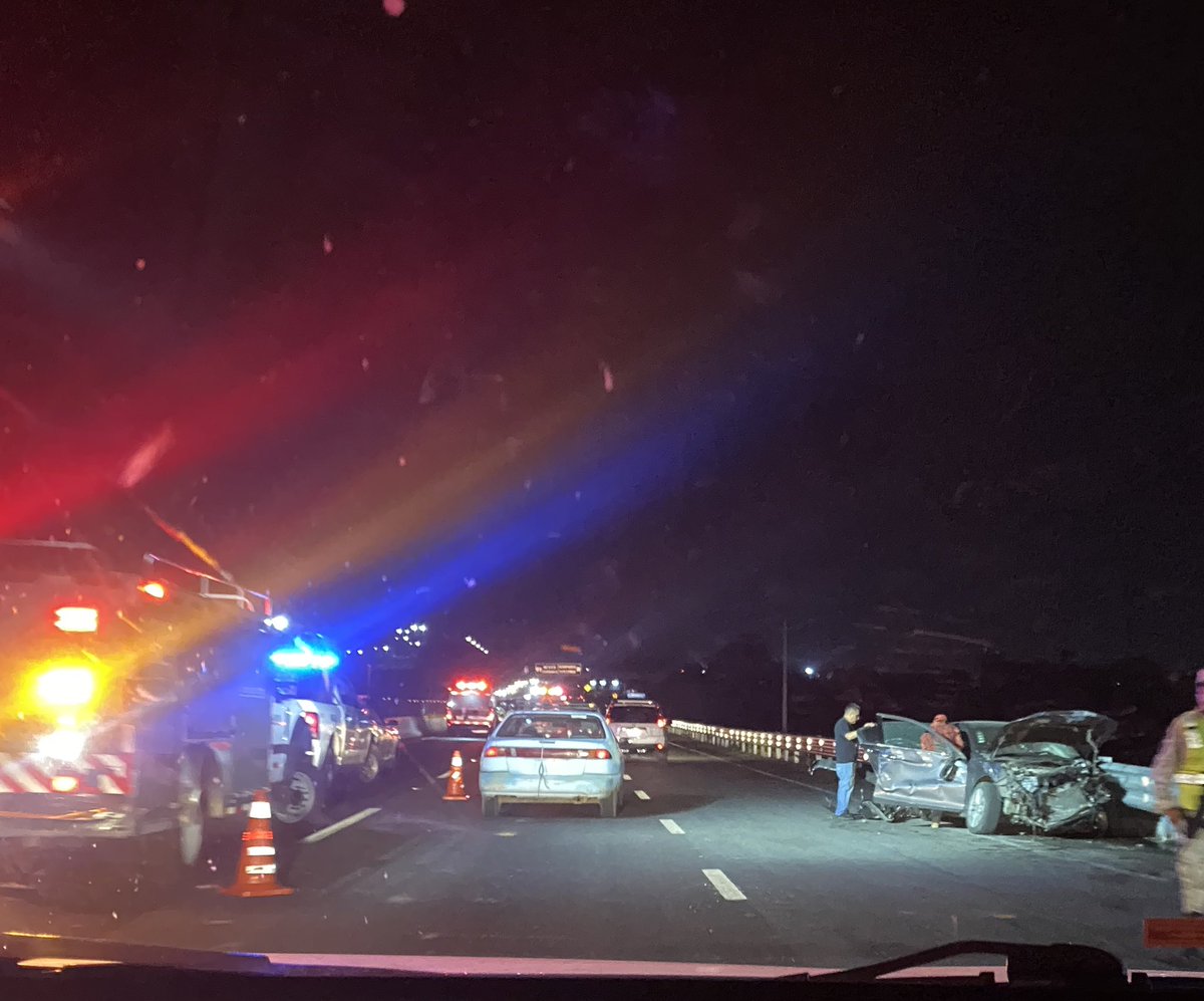 Jessrv12's tweet photo. Fuerte accidente en la Autopista Alpuyeca -Cuernavaca a la altura del Tec de Monterrey @LineaCaliente @MrElDiablo8 #Morelos https://t.co/FitgL5Dj4d