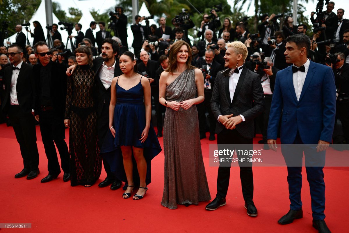 Das imagens que aquecem o coração: o ator amazonense @adanilo_manaus no tapete vermelho do Festival de Cannes 2023 no lançamento de 'Eureka', novo filme do argentino Lisandro Alonso.

Da Compensa para a Riviera Francesa.