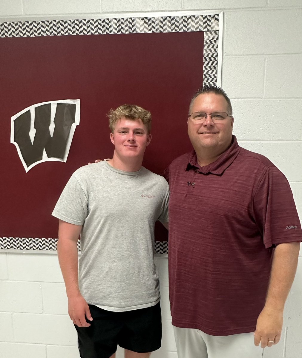 EdwardsFam98's tweet photo. First and Last Day of School. Proud of this kid, what a ride it’s been! @sunshine_003   @Caden03Edwards    @edwardsfam13 https://t.co/Fik2fG5srf