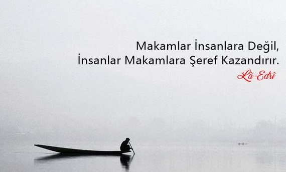 .... ŞAM VALİSİ ....

 Şam valisi Paşa sıfırı tüketir ve hazine boşalır
Büyük sıkıntıya düşer
Danışmanları çözüm olarak Şam’daki dokumacılara fazladan vergi koymasını tavsiye eder
Bu tavsiye üzerine Paşa danışmanlarına: 
“Böyle bir vergi koyarsak ne kadar gelir elde ederiz?” der
