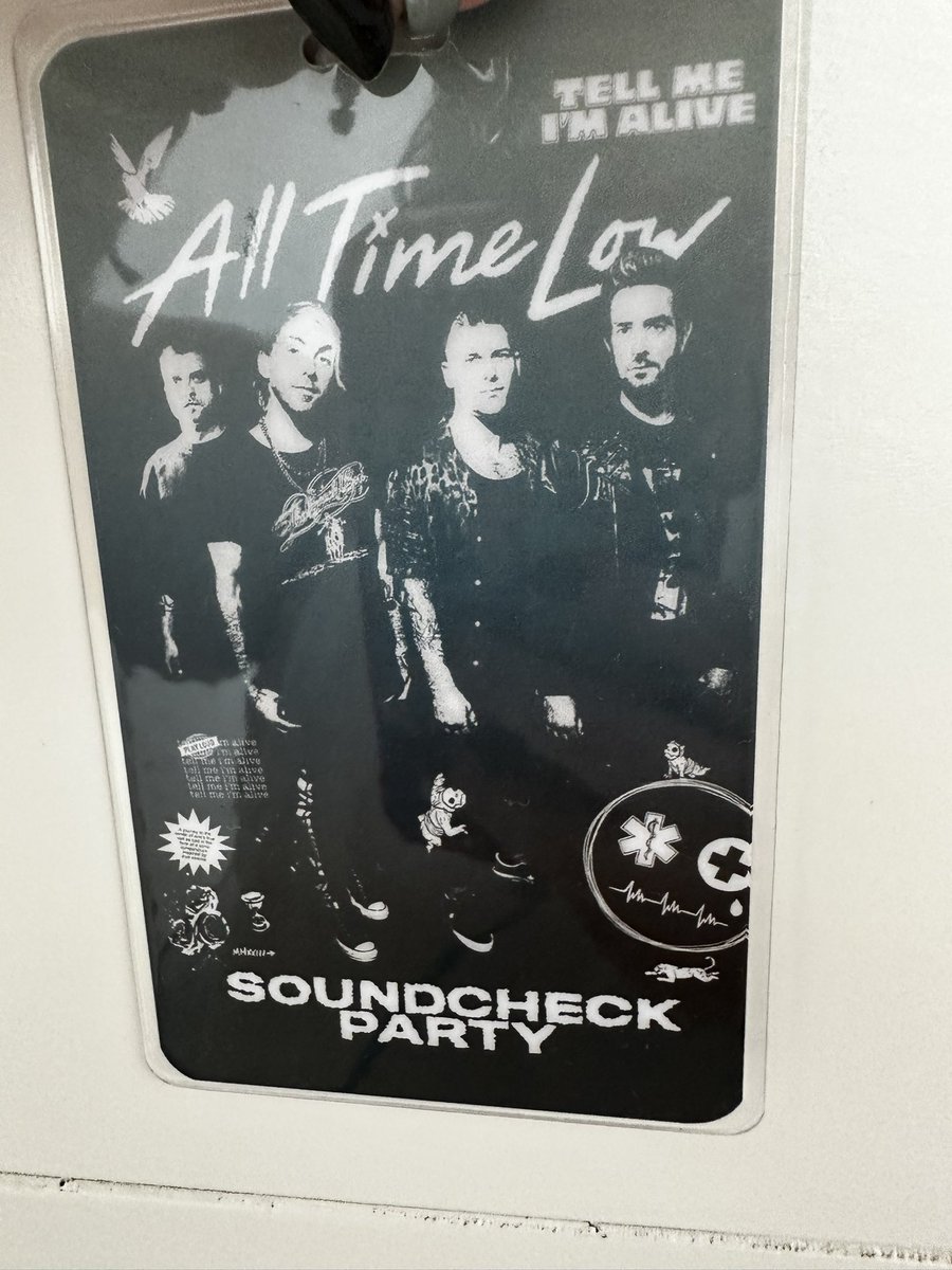 HaleyBrianne92's tweet photo. Fun story time! @RisleyNichole and I met on here 12 years ago due to @AllTimeLow and tonight we got to see them in concert and had soundcheck. Plus we finally met yesterday! So worth the drive from Florida (for me) and Pennsylvania (for her). https://t.co/m3fMeNsnR5