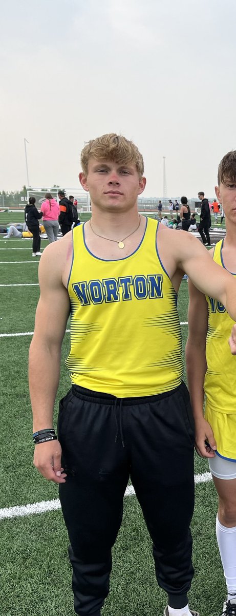 lmelvin34's tweet image. Dean Clark had a BIG Day at 3A Regional in Garden City!! Gold in TJ, LJ, 200 and Tied for 1st in 4x100! ⁦@sportsinkansas⁩