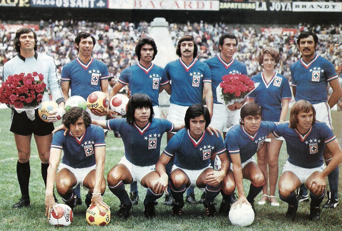 Cuando les pregunten por un equipo de ÉPOCA. 

Aquí tienen a la unica y verdadera maquina del Cruz Azul.
Una alineación legendaria.