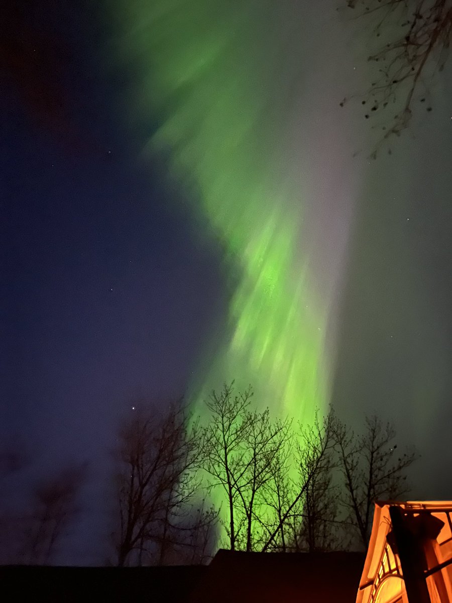 scottdkehler's tweet photo. Incredible northern lights at Lake Winnipeg this evening. https://t.co/wZPpUe89gO
