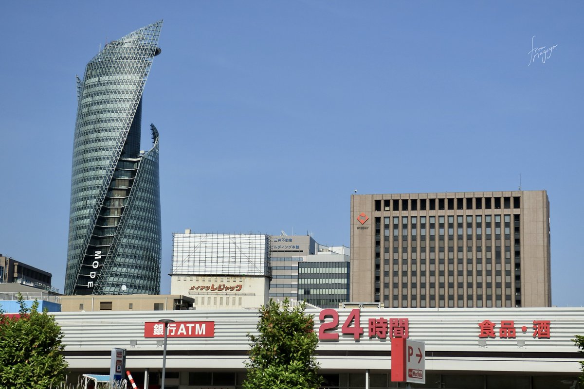 fromnagoya_tw's tweet photo. 先週「名鉄が名駅再開発の基本設計に着手」との報道が出ました。駅前の名鉄百貨店から写真右端の日本生命ビルまで、将来何かしら大きな建物が連続して建つことになると思われます。

10年後にはこの風景も大きく変わり、貴重な写真になっているかもしれませんね☺️

#名古屋2023
#名駅再開発 https://t.co/WSKvJZo1qR