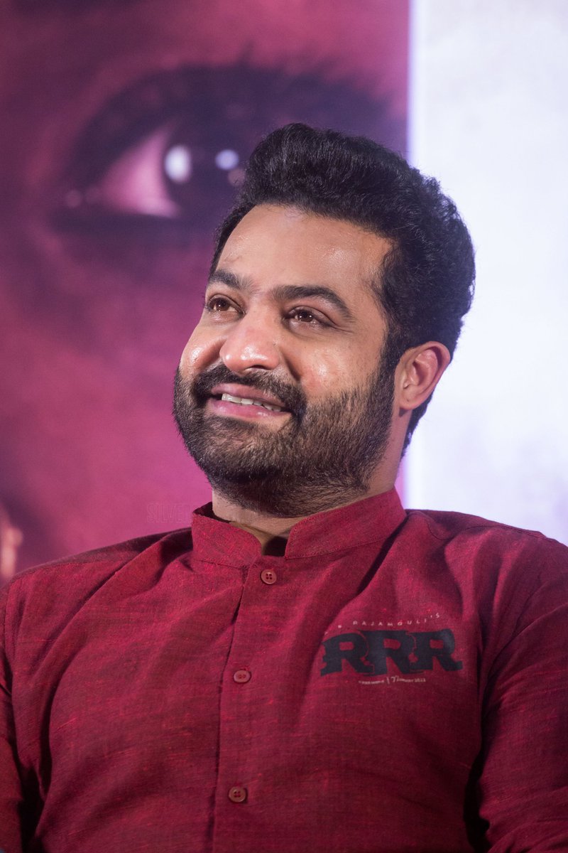 urskskr's tweet photo. Happy #Birthday  to @tarak9999 నిండు నూరేల్లు ఆయు ఆరోగ్యాలతో ఇలాంటి జన్మదినోత్సవాలు ఏన్నో జరుపుకోవాలని మనస్పూర్తిగా కోరుకొంటూ పుట్టిన రోజు శుభాకాంక్షలు తారక్ గారు https://t.co/DflGWBQKGN