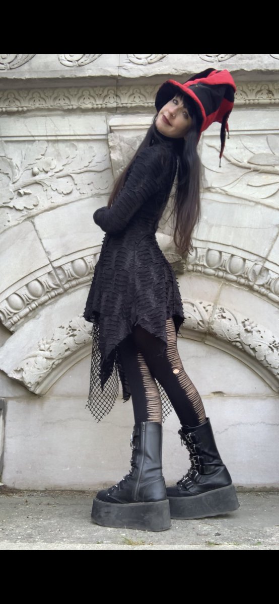 AnaToneDaMania's tweet photo. New pics for World Goth Day (May 22) #bohogoth #WorldGothDay https://t.co/sRpXTQCXrn