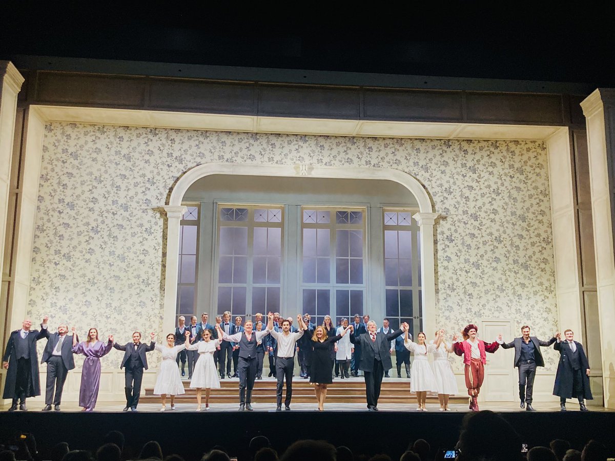 ManuelBrug's tweet photo. Just 2 years later celebrated #francescadarimini stream from @deutsche_oper had his public premiere. house got mad: about lucky pairing of sexy lavish @TenorTetelman + sensual strong @sarahjakubiak, fine modernistic #christofloy production + masterful #ivanrepusic in pit🧡⚔️📖 ☠️ https://t.co/6mT9fNSUUQ