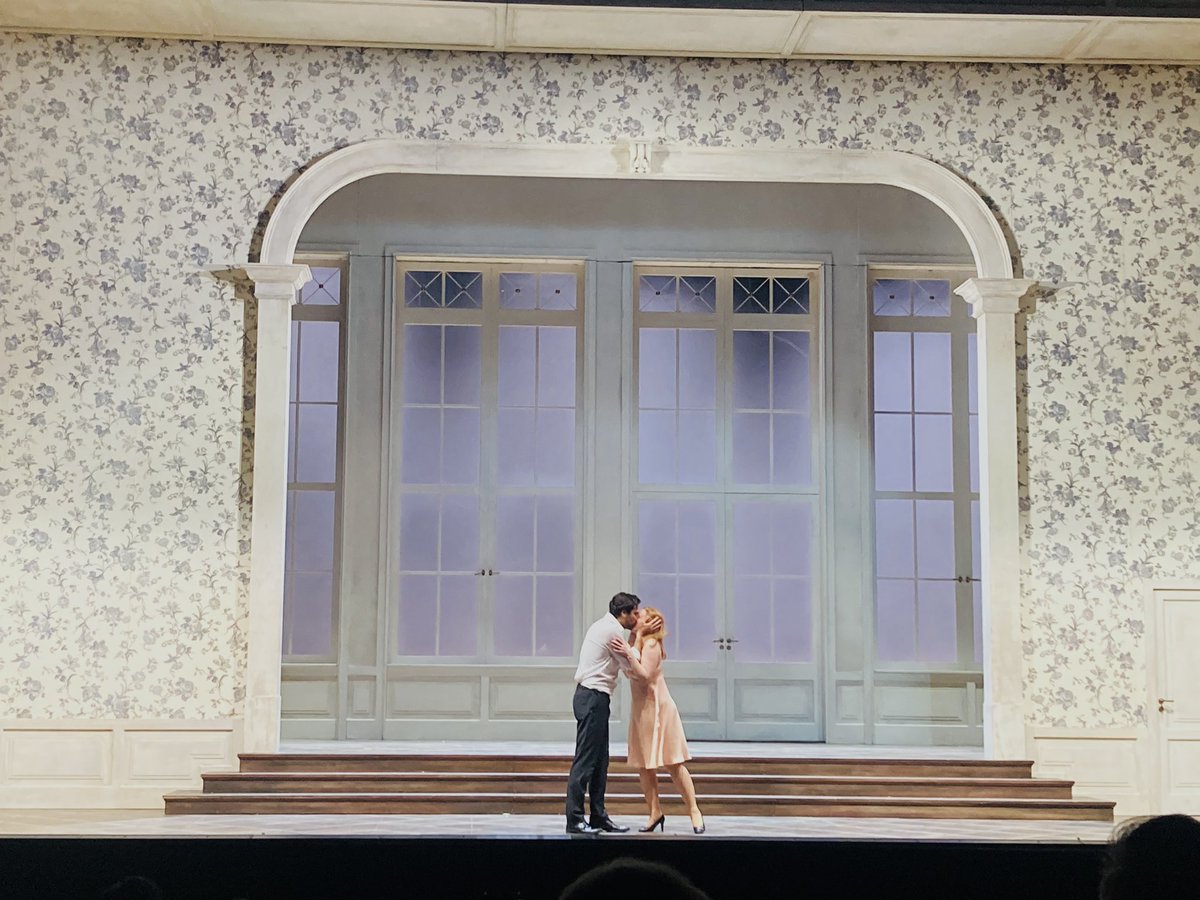 ManuelBrug's tweet photo. Just 2 years later celebrated #francescadarimini stream from @deutsche_oper had his public premiere. house got mad: about lucky pairing of sexy lavish @TenorTetelman + sensual strong @sarahjakubiak, fine modernistic #christofloy production + masterful #ivanrepusic in pit🧡⚔️📖 ☠️ https://t.co/6mT9fNSUUQ
