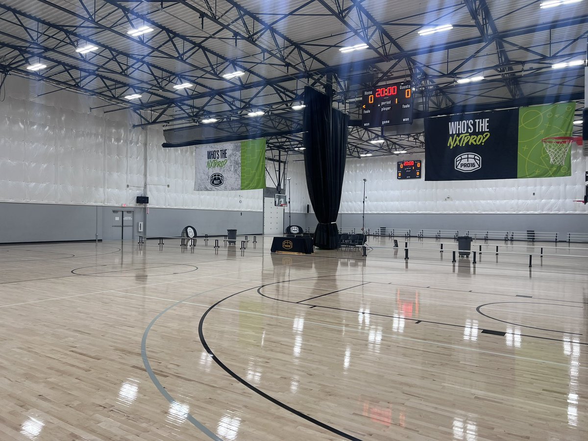 Upper90HQ's tweet image. Whose got NXT? 

Great Day 1️⃣ in St. Louis shootin’ hoops with @upper90. 🏀🤜🏻🤛🏻🎥

#elevateyourgame📈 #upper90🎥