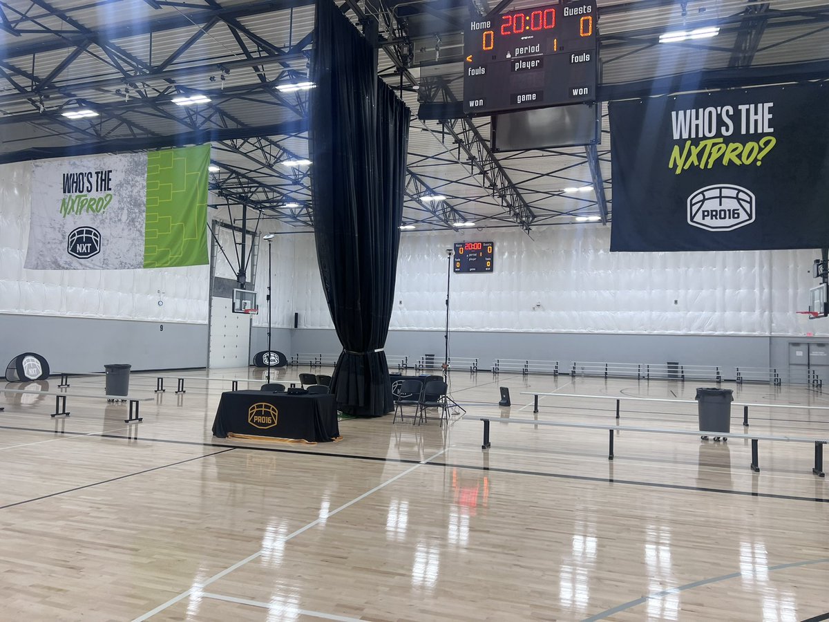Upper90HQ's tweet image. Whose got NXT? 

Great Day 1️⃣ in St. Louis shootin’ hoops with @upper90. 🏀🤜🏻🤛🏻🎥

#elevateyourgame📈 #upper90🎥