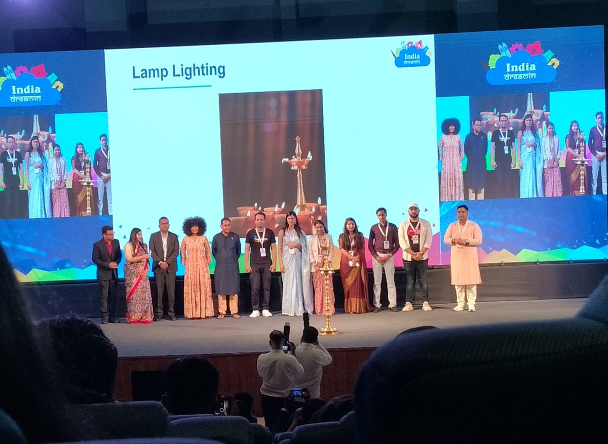 sfdcNeha's tweet photo. Diya Ceremony 🪔

@justguilda @kavindrapatel @Mitzeey92 @iamKapilBatra @Vinayforce @sfindiadreamin @manjulatayadav1
@kdsharmas
 #indiadreamin23 https://t.co/4R2DwC61r4