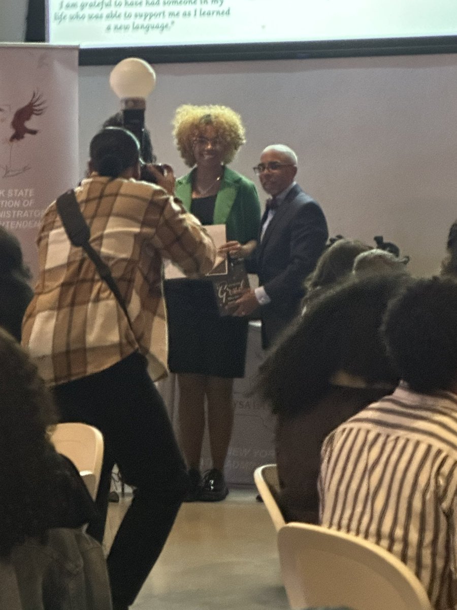 LissetteCC13's tweet photo. Yonkers students receiving scholarships from NYS ALAS ! Yonkers proud!! Congratulations!! Thank you for recognizing our talented students 💙@YonkersSchools @SuptQuezada @NYSALAS https://t.co/04c2R867TF