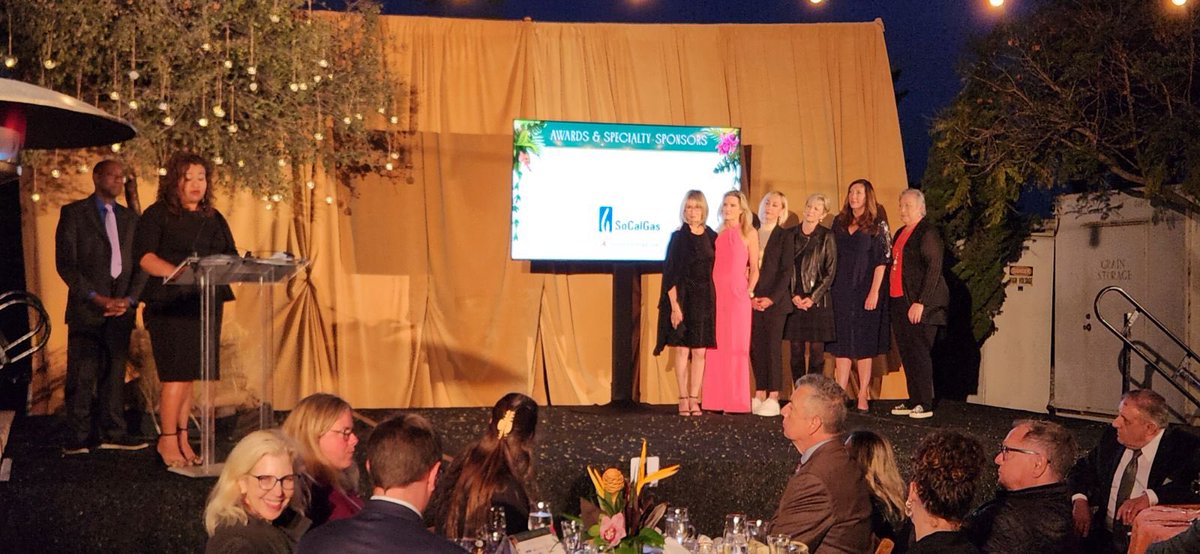 MariaV_SoCalGas's tweet photo. .@SoCalGas proudly presented @VCCFoundation’s Vanessa Bechtel with the Woman of the Year award during the @ConejoChamber1’s 2023 Recognition Gala.  Congratulations to Vanessa and all the honorees.  #proudsponsor #commmunity https://t.co/ZzckUnLGXO