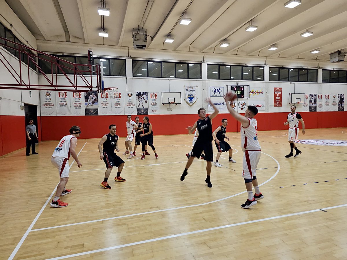 Eroico Piacenza Basket Club, batte il @CusParma alla “bella” e vola in finale

📝 bit.ly/45kOCoc

#WeAreBack 🐺⚪️🔴