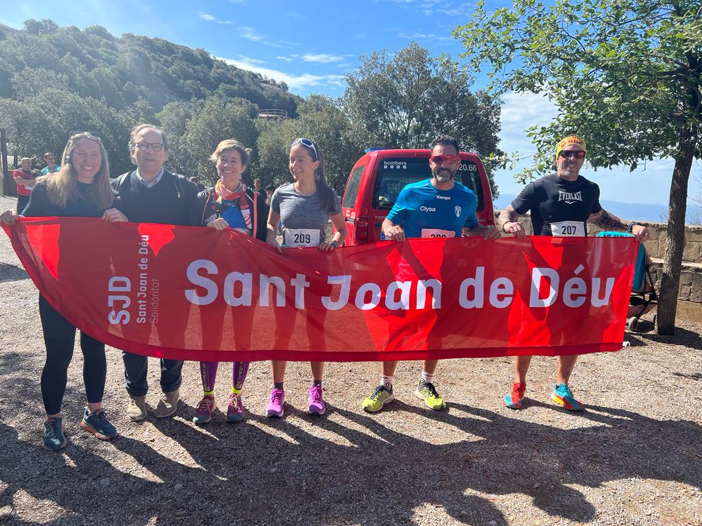 Avui té lloc una de les curses més especials: la <a href="/VerticalMont/">Vertical Montserrat</a>, organitzada per <a href="/bomberscat/">Bombers</a> 🧑‍🚒.

2.180 esglaons. 388 metres de desnivell. Tot amb un objectiu solidari: aconseguir fons per a la recerca en malalties infantils 🪜

Cada esglaó compta. Cada persona suma.