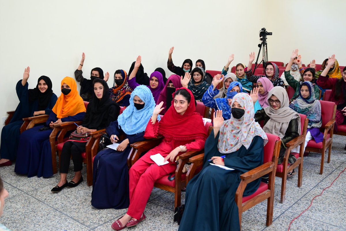 PakistanNHDR's tweet photo. Next stop: Women University of AJ&amp;K Bagh!  

We met with students and faculty of @wuajk2 as part of #NHDR2023 research consultations to speak about the impact of online discourse on young women's political expression, social media usage, personal safety &amp; community participation. https://t.co/1jplYYufAG