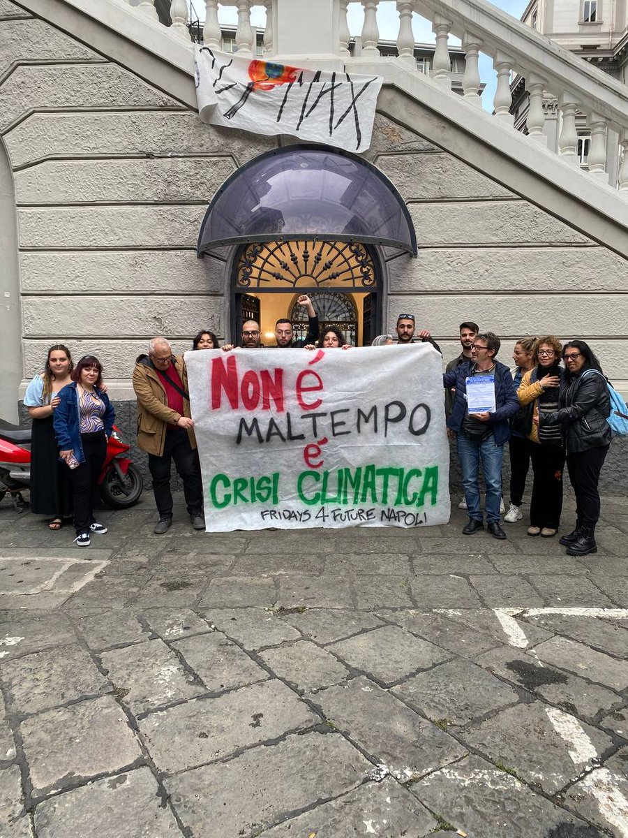 Ieri ancora al lavoro in #EmiliaRomagna, ma nel resto d’Italia per dire che non bastano le parole di supporto e gli aiuti economici

Siamo in una crisi e dobbiamo affrontarla: abbandoniamo i combustibili fossili, azzeriamo le emissioni, prepariamo i territori agli eventi estremi