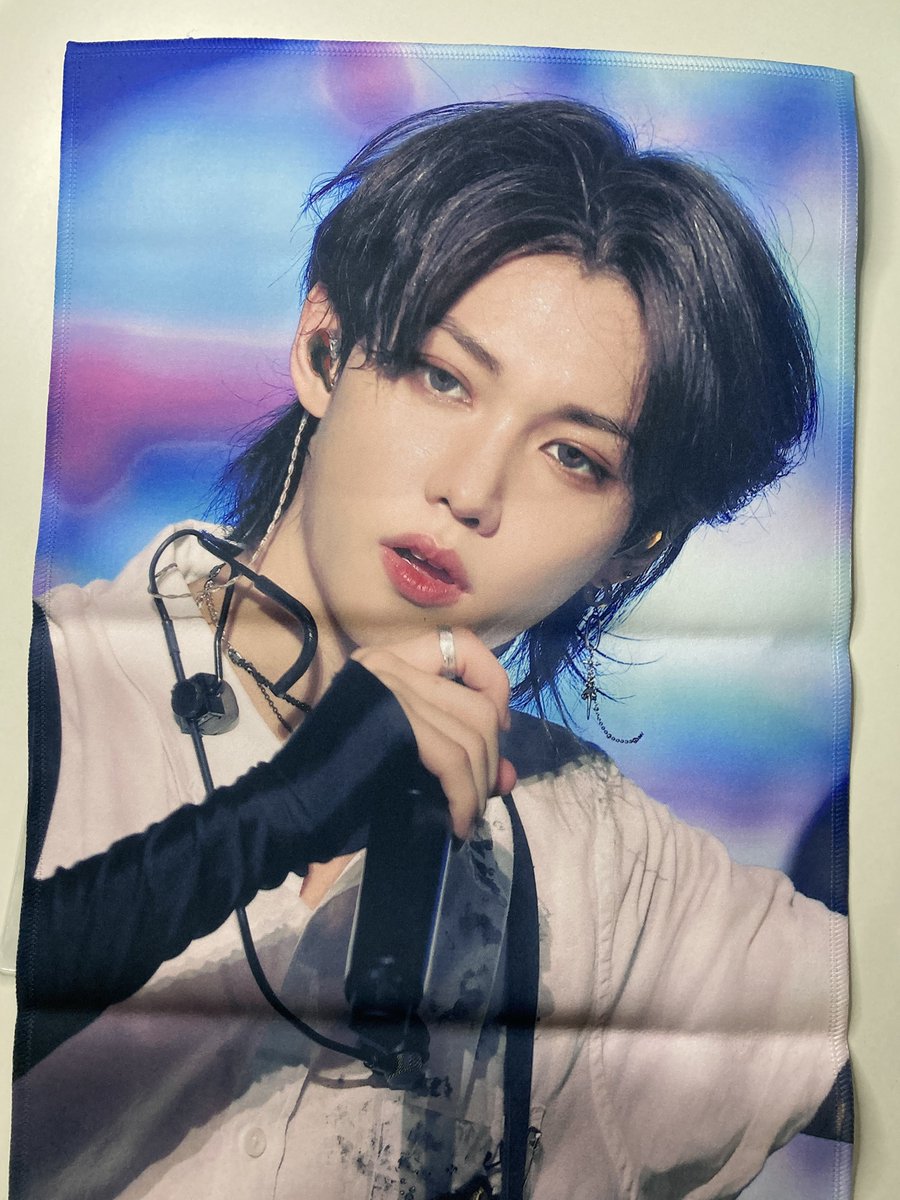 hwg0j's tweet image. @yongheestay #yongheefeedback
 
Felix slogan by @lost_inromance safely arrived!! Thanks binjin for handling the GOs 😚🤍 It’s so pretty 😭🦋