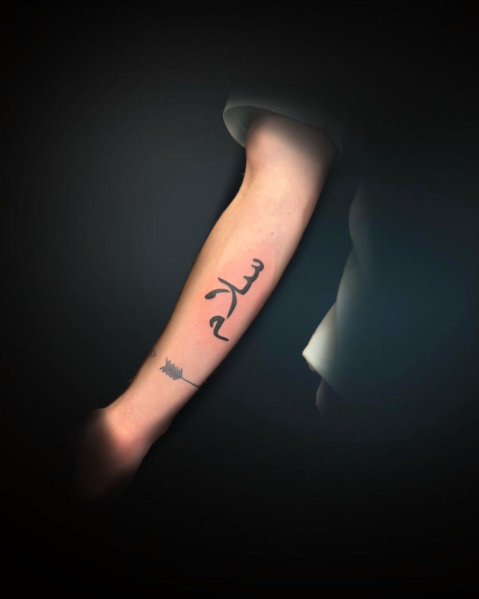 Peace in Arabic done by our Junoir Artist Ugur @ugur_tattoos

#tat #tattoo #ink #letsgetinked #arttattoo #fbitattoolondon #juniorartist #arabic #peace #blackout