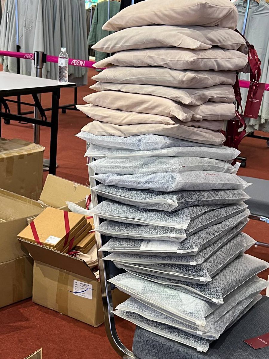 _mimisaidi's tweet photo. Ramai yang tunggu sale defect Telekung Siti Khadijah kan? This year event defect sale open to Srikandi SK only 🫶🏻

Boleh follow sis rapat-rapat masuk siap-siap dalam channel telegram sis, nanti kita tunjuk item apa yang ada 

✨AS LOW AS RM50✨
‼️NO SERVICE CHARGE‼️ https://t.co/O2vsK8xjz2
