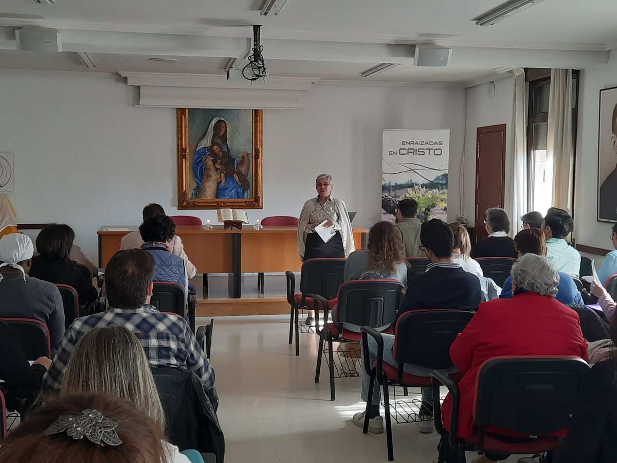 ICalasanciohdp's tweet photo. Comienza el Encuentro Nacional de #MisiónCompartida del sector España-África-India. Laicos y Religiosas de las comunidades del Sector se reúnen en Getafe. #EsTiempoDeSalir https://t.co/webVqtu4MX