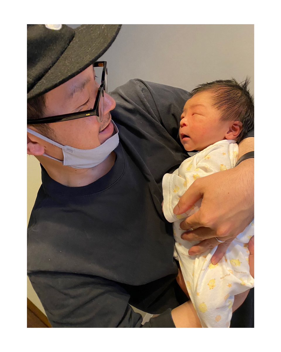 beruko_bass's tweet photo. 【嬉しいご報告🕊️】
2023.05.11大きくて元気な男の子が誕生しました🐣

母子ともに健康であった事にただただ感謝です。か、かわいすぎる😭😭😭

みなさま、今後とも宜しくお願いいたします🙇 https://t.co/oCpIX0KQAg