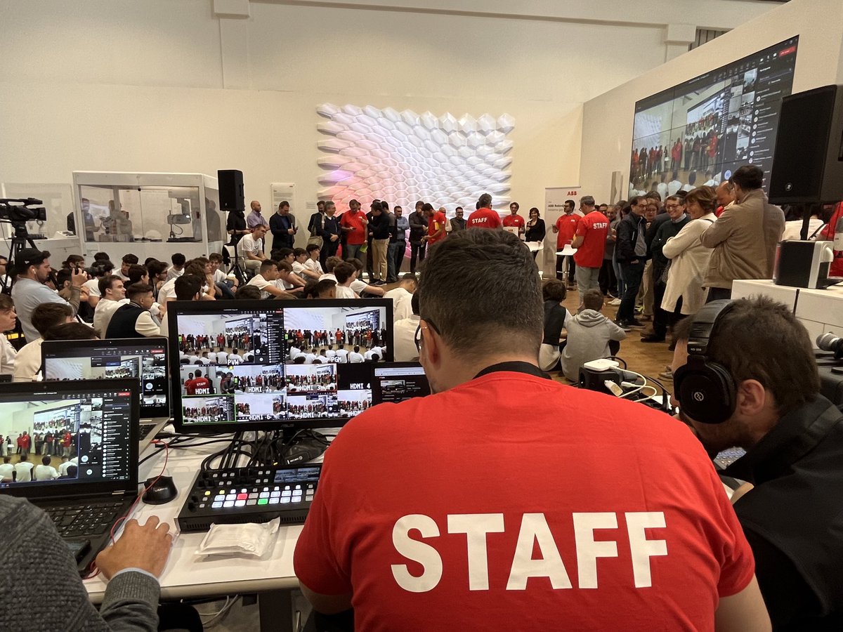 ABBItalia's tweet photo. Ci siamo quasi… a breve sapremo il nome della scuola vincitrice della #ABB #RoboCup 2023!
Stai seguendo la diretta? ➡️ https://t.co/R3EuUEFPk7
#ABB #Robotics #RobotStudio #YuMiRobot #cobot https://t.co/01Rvj342Nd